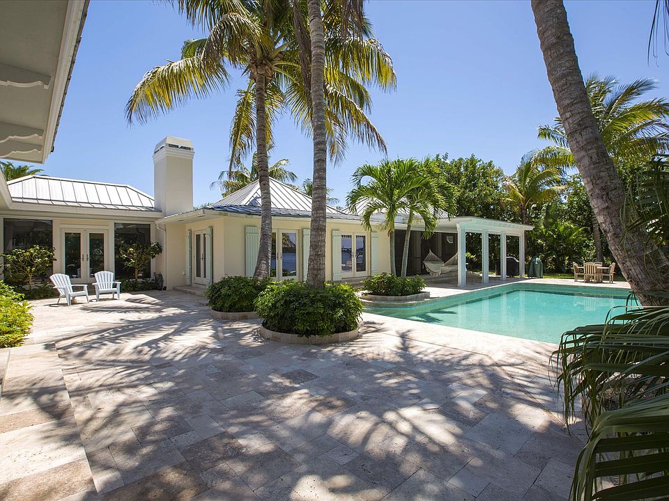 1st image of 2203 Cove Dr