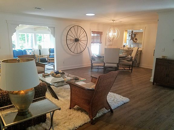 Open floor plan      