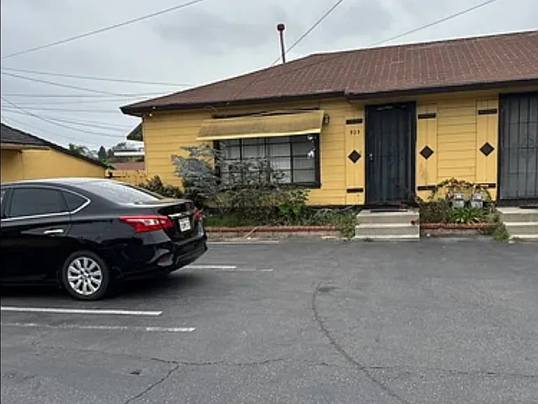 923 E Harvard Blvd — Photo 1