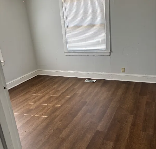 230 W Wood St — Photo 9