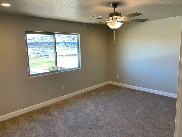 508 N 480 W — Photo 8
