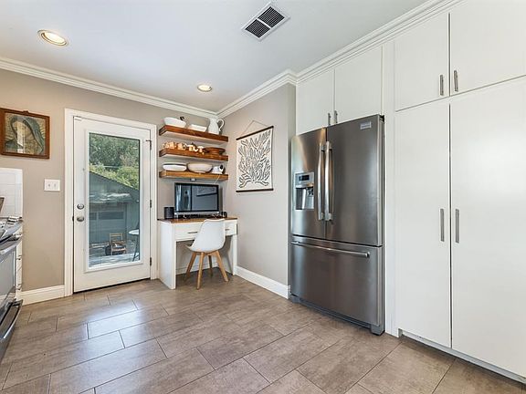 2nd image of 2515 Alden Ave