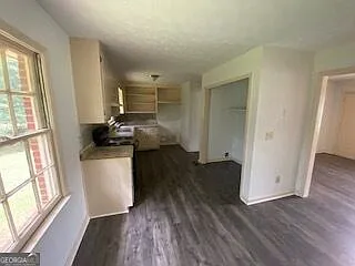 3 bed, 1.0 bath, 1052 sqft, $1,595 — Photo 3