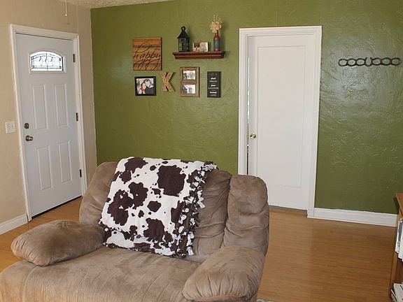 4th image of 408 N College Ave