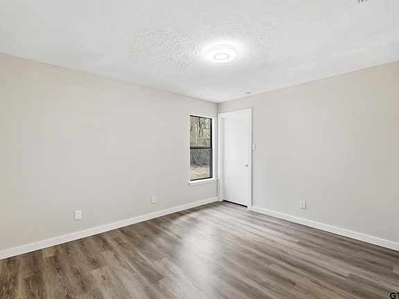 5th image of 121 Candlelight Cv