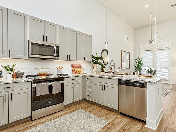 2nd image of 930 Ridgeview Dr #2341