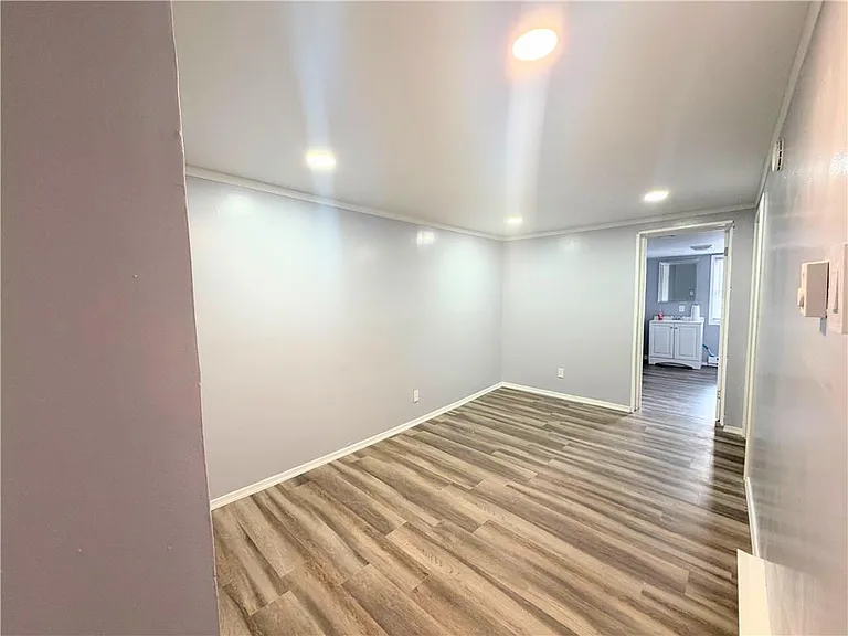 320 2nd Ave — Photo 7