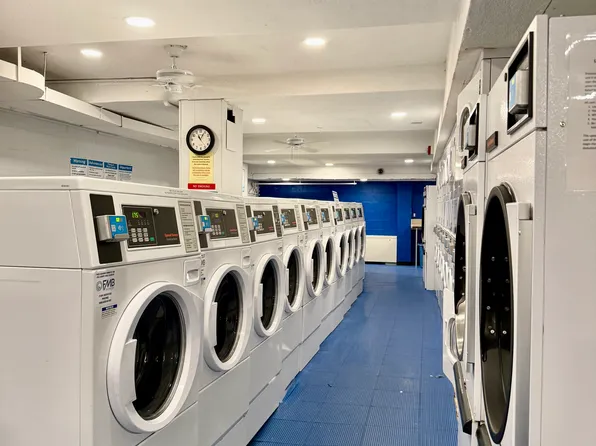 10201 Grosvenor Pl, Rockville, MD