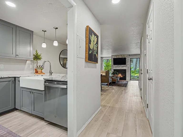 1924 S Teal Ln — Photo 3