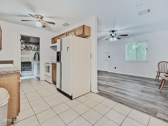 4th image of 282 VENETIAN Boulevard