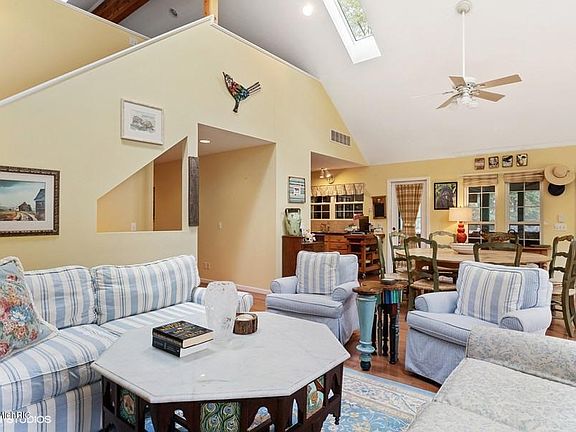 4th image of 10951 Basswood Dr
