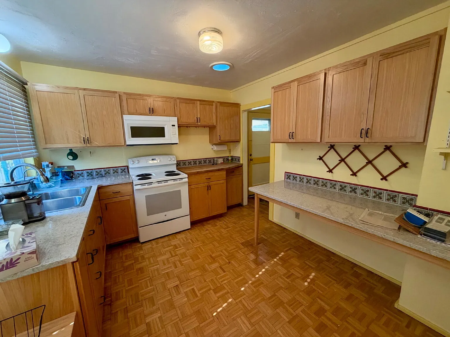 3 bed, 1.0 bath, $2,050 — Photo 4