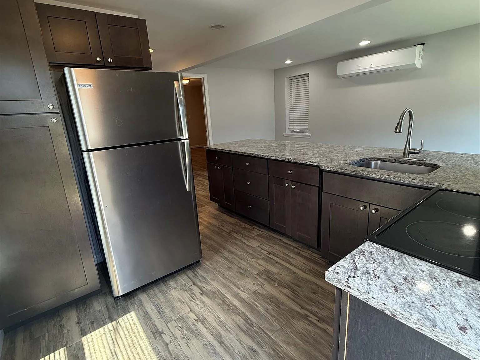 2 bed, 1.0 bath, 1000 sqft, $2,300 — Photo 4