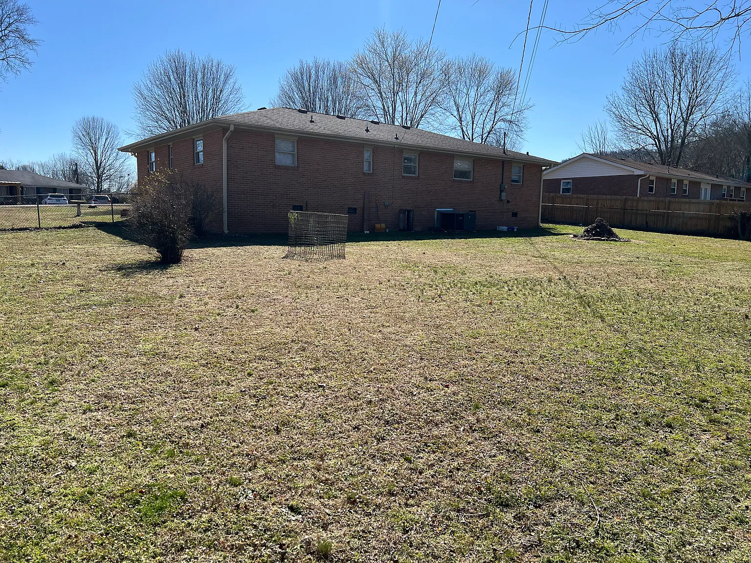 3 bed, 1357 sqft, $1,900 — Photo 2