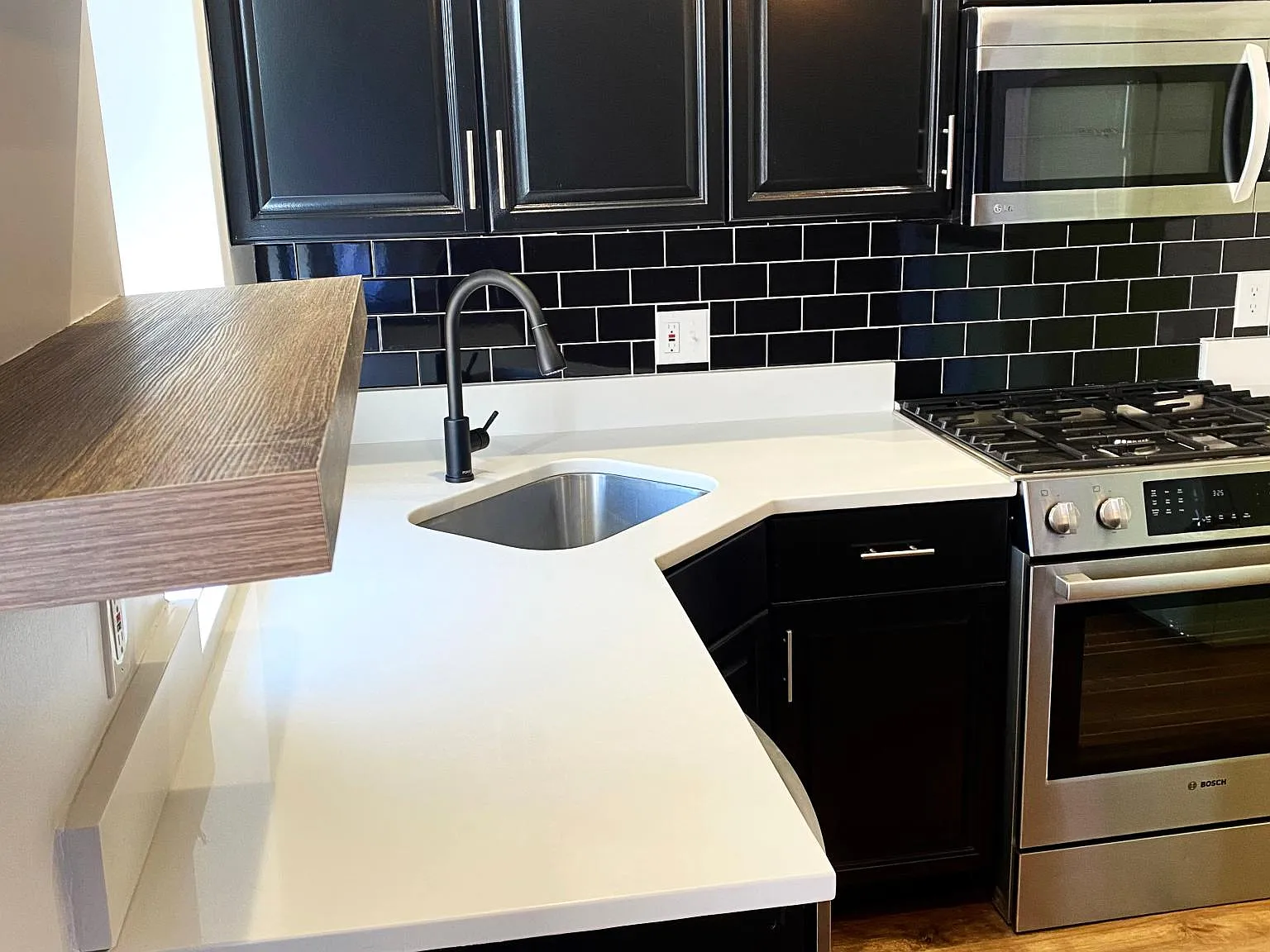 426 Oakdale Pl NW — Photo 2