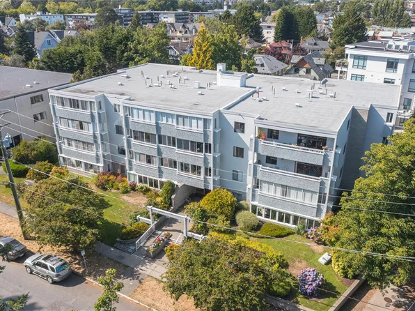 1050 Park Blvd #101, Victoria, BC V8V 2T4