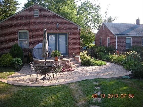 2nd image of 5002 Clarence St