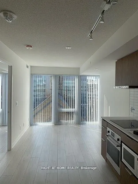 Building Photo - 60 Shuter St #907