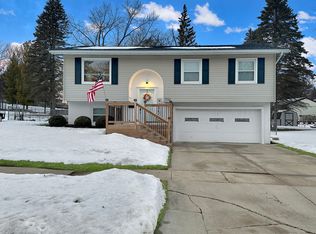 1732 Ridge Dr, Freeport, IL 61032