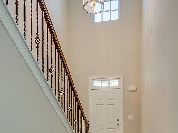 2nd image of 530 Sydenham Dr