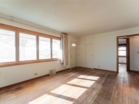 3rd image of 1535 Beach Ave