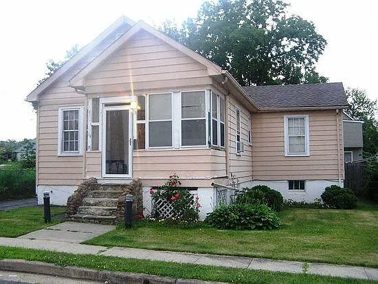 34 Edmund St — Photo 14