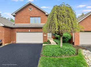 36 Billy Casper Ln, Midlothian, IL 60445