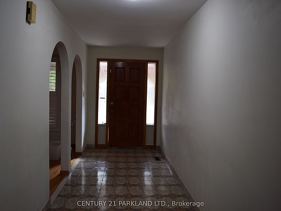 3rd image of 38 Beamsville Dr
