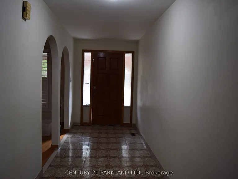 38 Beamsville Dr — Photo 3