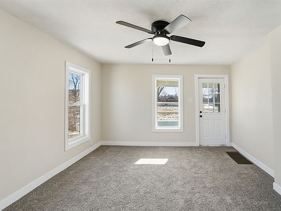 4th image of 1116 1st Ave W