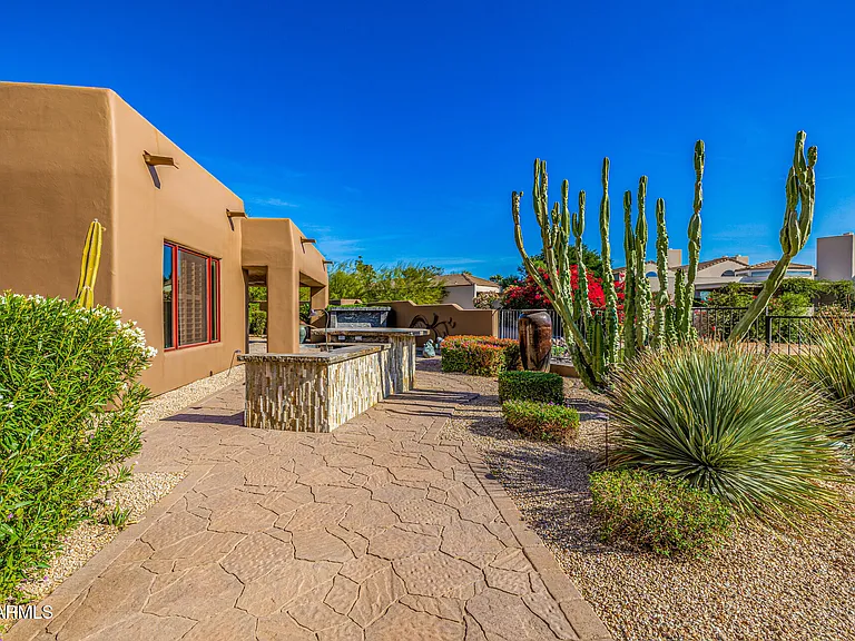 8406 E Calle Buena Vis — Photo 65