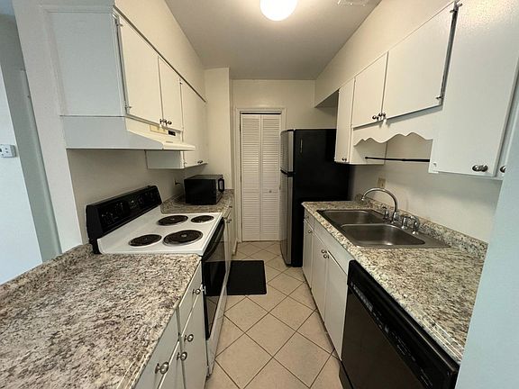 4th image of 5819 E Rexford Dr