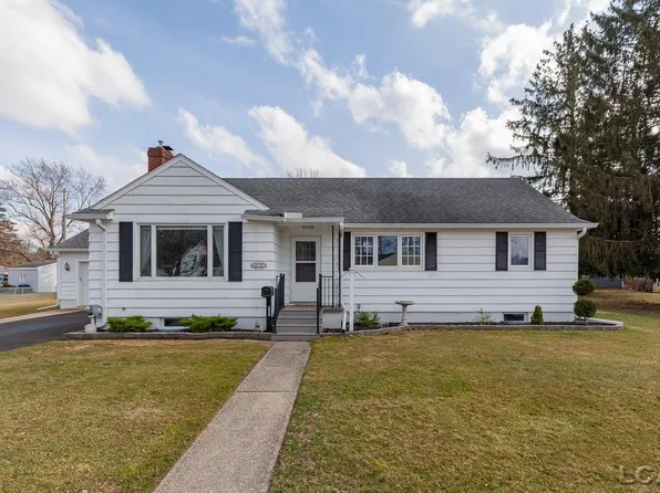 604 Outer Dr, Tecumseh, MI 49286