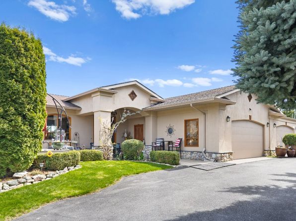 2465 Harmon Rd, West Kelowna, BC V1Z 2C1