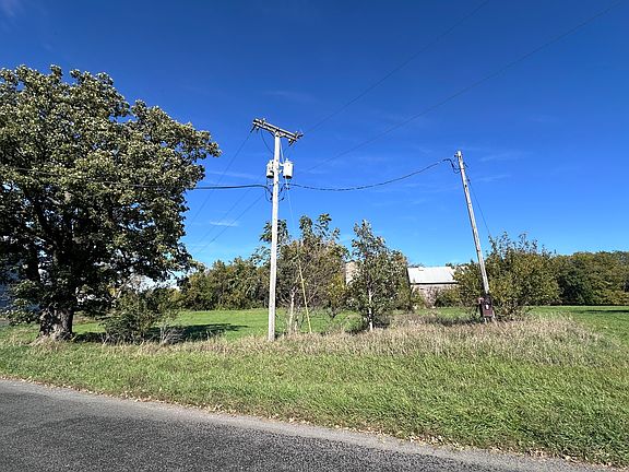 2nd image of 1375 Easy Rd