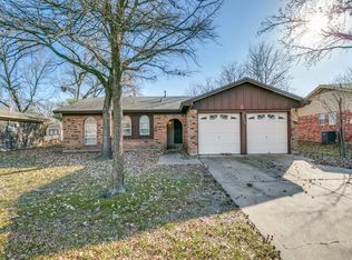 3216 Hummingbird Ln, Denton, TX 76209