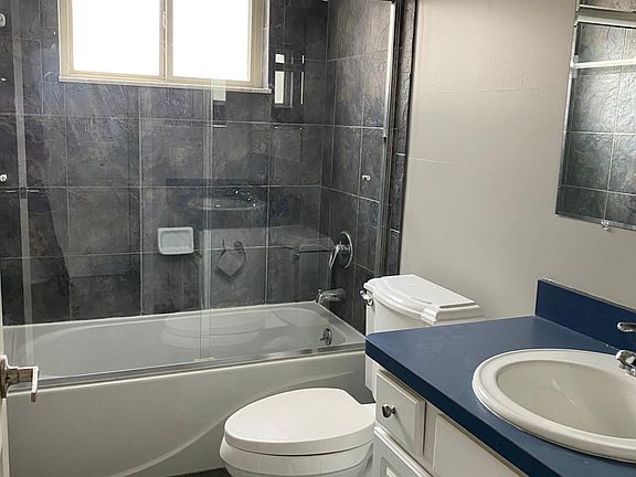 5th image of 1924 Axtell Dr APT 8