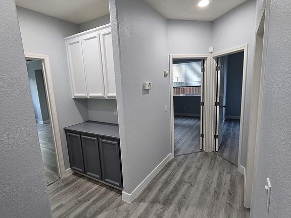 4th image of 550 Regency Park Cir
