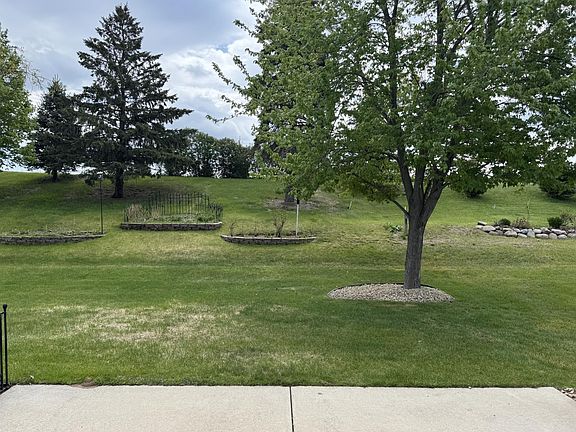 4th image of 106 Weeping Willow Cir