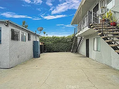 Building Photo - 6101 Makee Ave #B