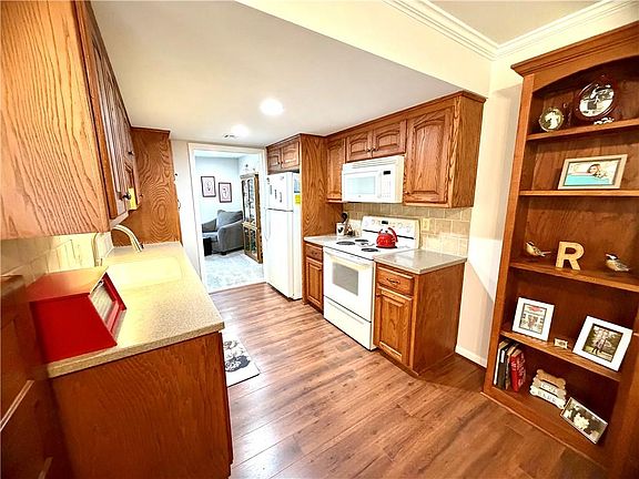 4th image of 1328 W Jenkins Blvd