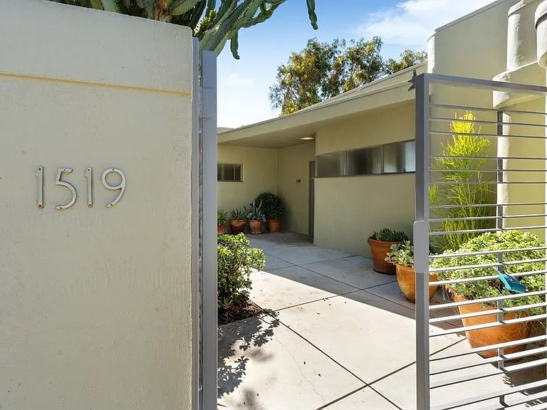 1519 Easterly Ter — Photo 1