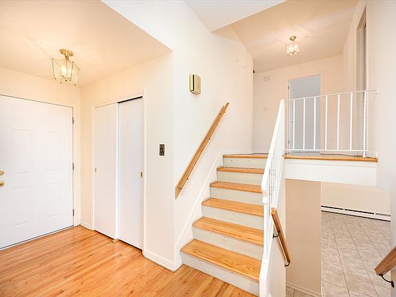 4th image of 675 Winston Dr