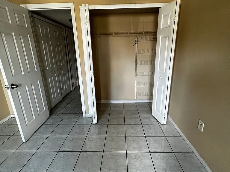 827 Sky Lake Cir #A — Photo 9