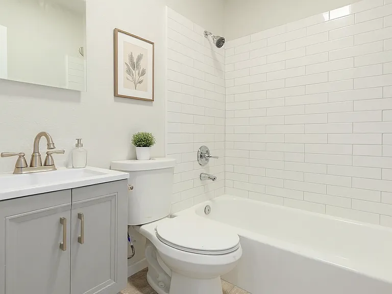 821 N 4th St #8 — Photo 4