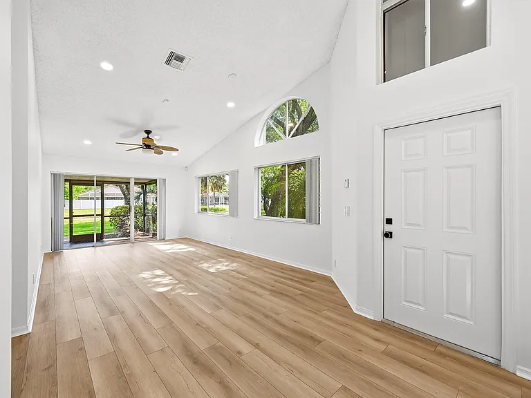7618 Pinewalk Dr S #S-132 — Photo 5