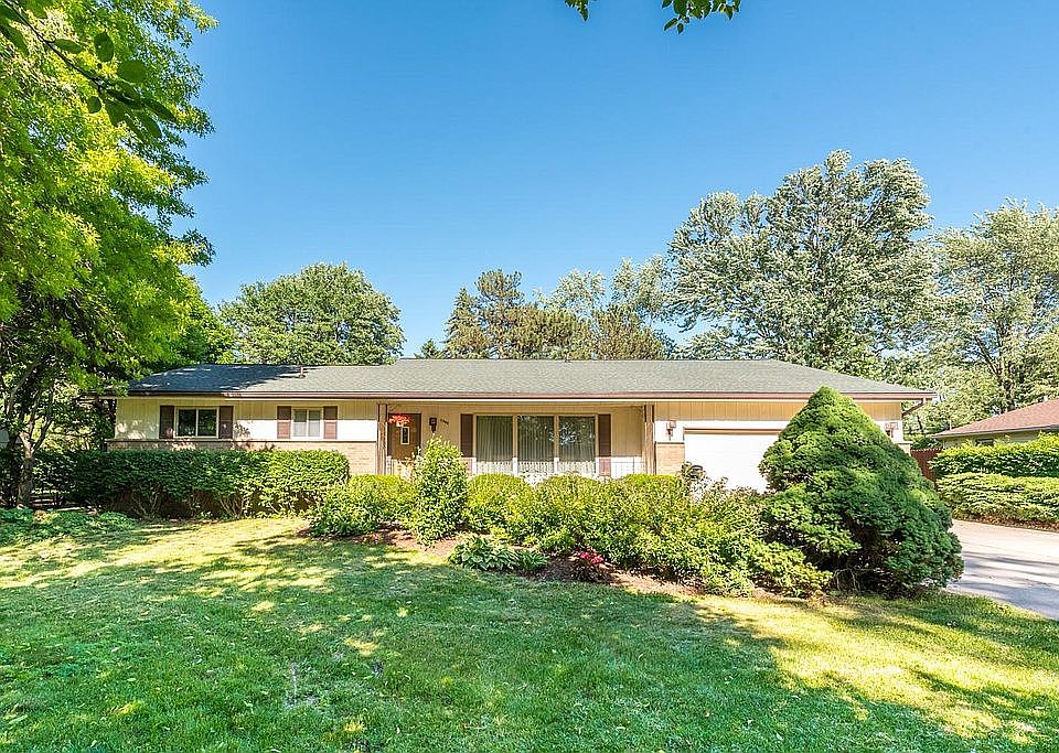 1st image of 2555 Crystal Dr