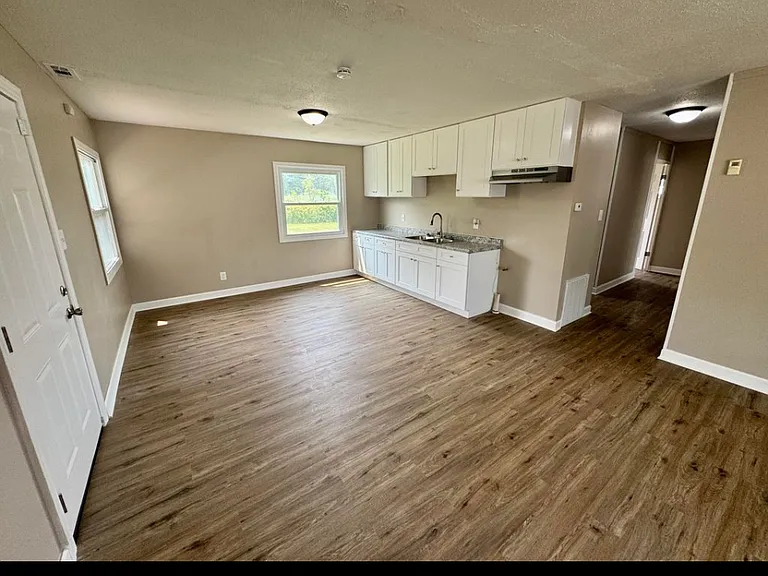 5425 E 13th Pl — Photo 2