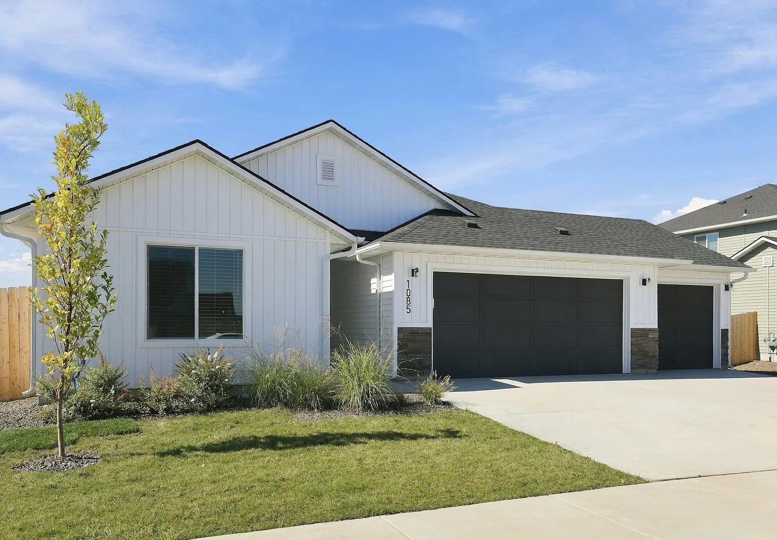 1085 Grass Pond Avenue — Photo 2