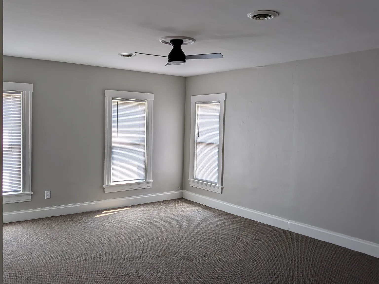 3 bed, $1,650 — Photo 4